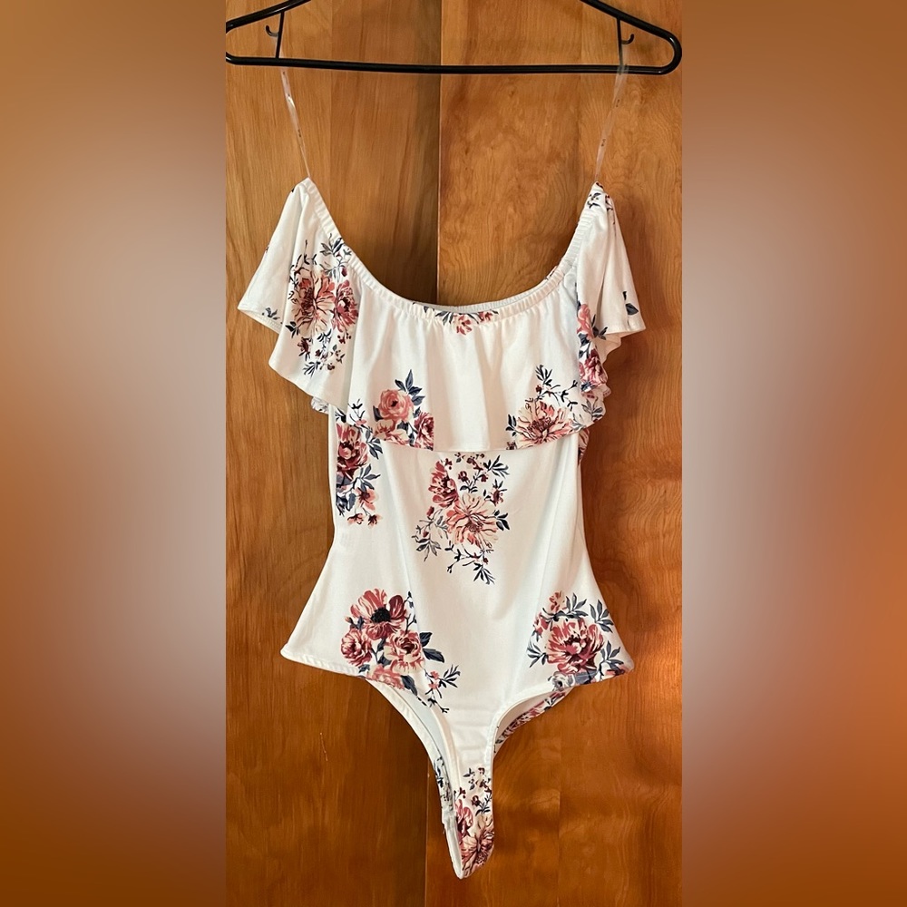 Women’s IRIS Floral Bodysuit Medium NWOTS!!!